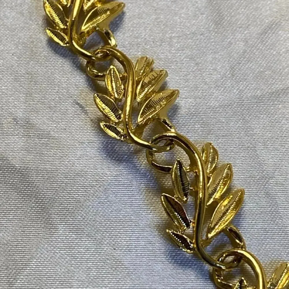 Vintage Gold Tone Laurel Leaf Link Choker Necklace Botanical Collar 1970s 80s